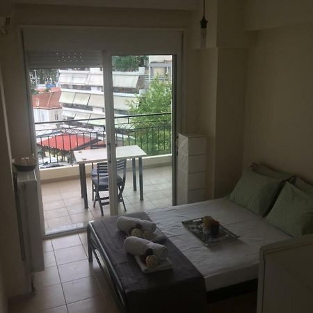 Studio By The Train Station لاريسا المظهر الخارجي الصورة