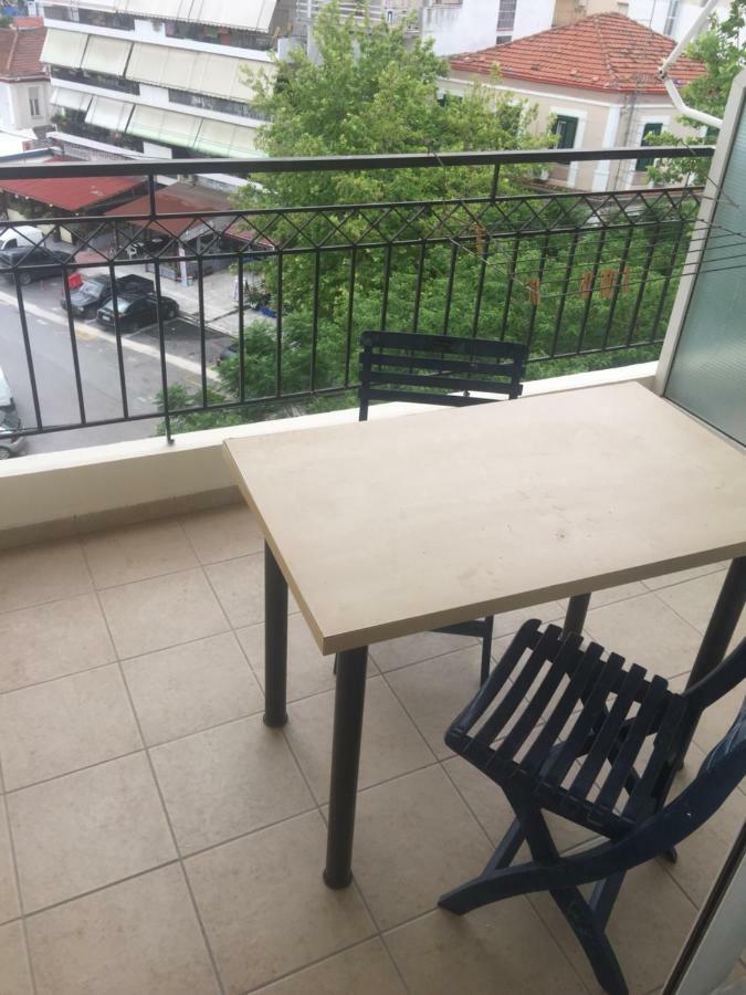 Studio By The Train Station لاريسا المظهر الخارجي الصورة