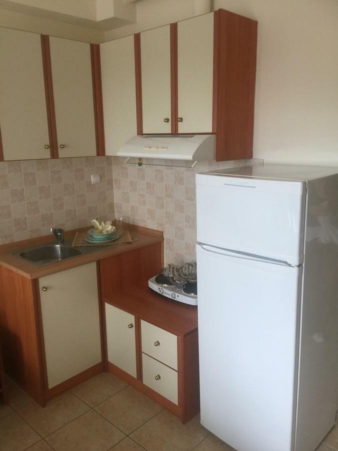 Studio By The Train Station لاريسا المظهر الخارجي الصورة